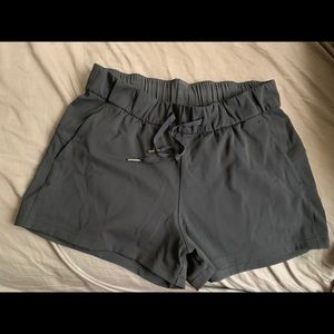 Lululemon Black On the Fly Short 2.5”